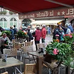 Hotel Logis De La Cloche