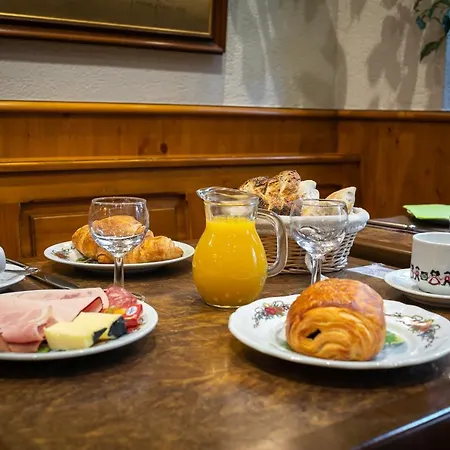 ホテル Logis De La Cloche