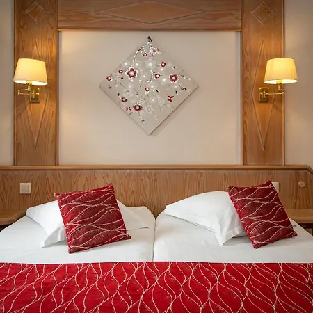 Logis De La Cloche 3*