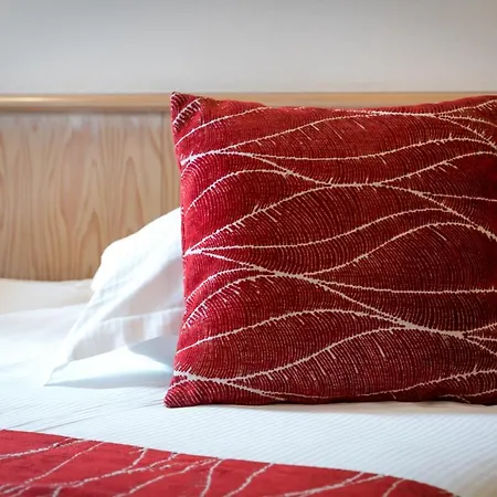 ホテル Logis De La Cloche 3*