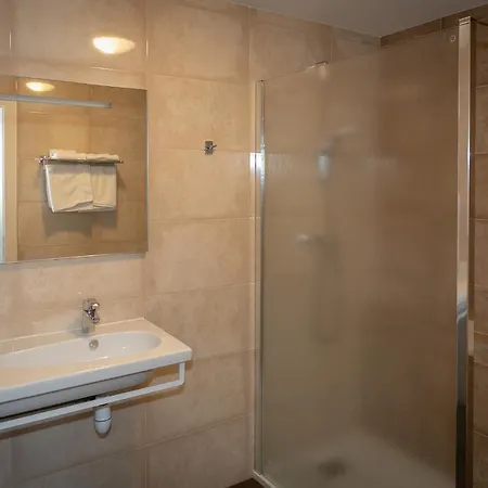 Logis De La Cloche Otel 3*