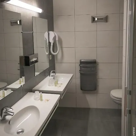 ホテル Logis De La Cloche オベルネ