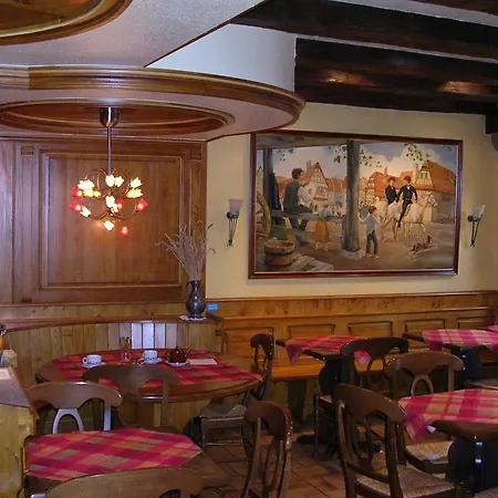 ホテル Logis De La Cloche オベルネ