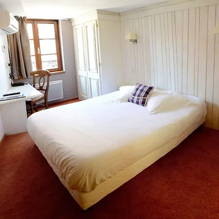 Logis De La Cloche Отель