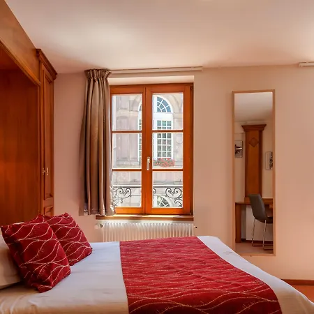 Отель Logis De La Cloche 3*