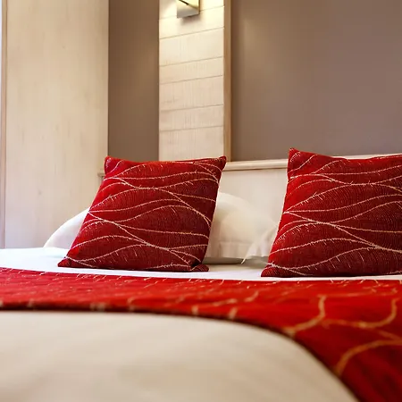 Logis De La Cloche Отель 3*