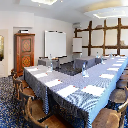 ホテル Logis De La Cloche 3*