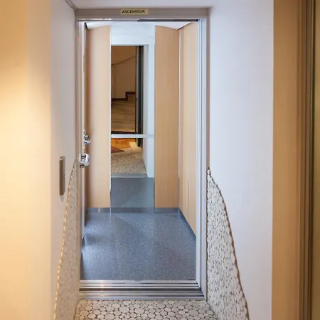 Отель Logis De La Cloche 3*