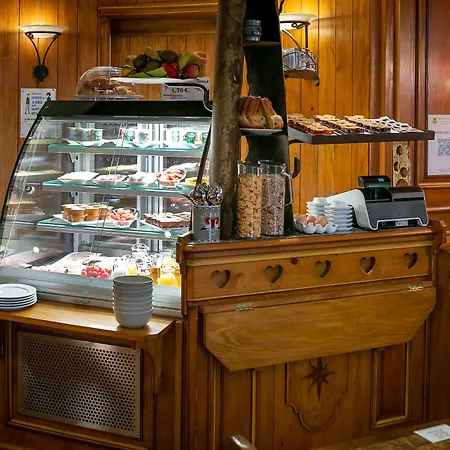 Отель Logis De La Cloche