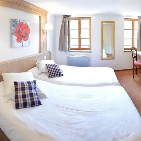 Отель Logis De La Cloche