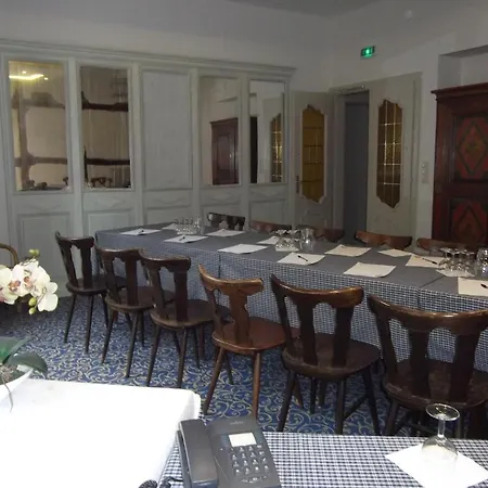 Logis De La Cloche Otel