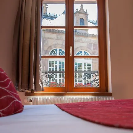 Отель Logis De La Cloche 3*