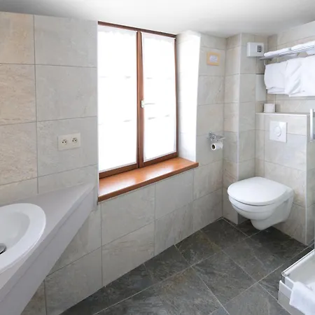 Logis De La Cloche Otel