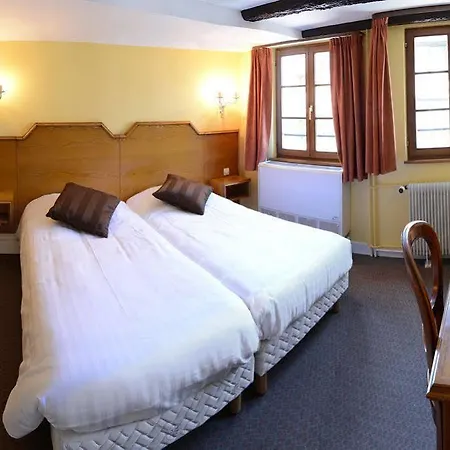 Отель Logis De La Cloche Оберне