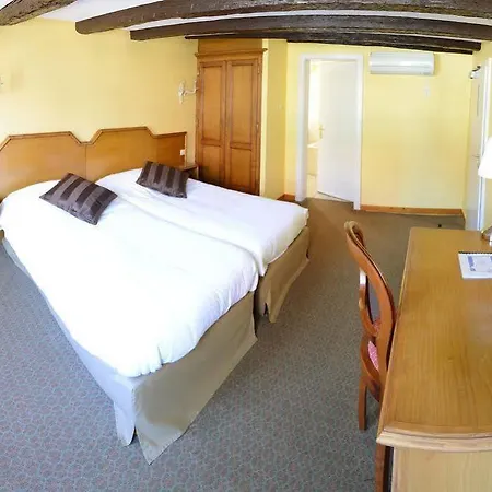 Отель Logis De La Cloche