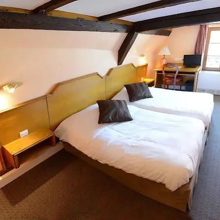 Logis De La Cloche Отель