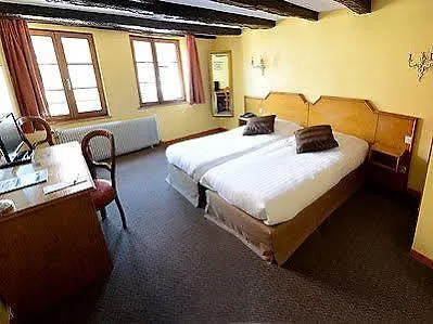 ホテル Logis De La Cloche 3*