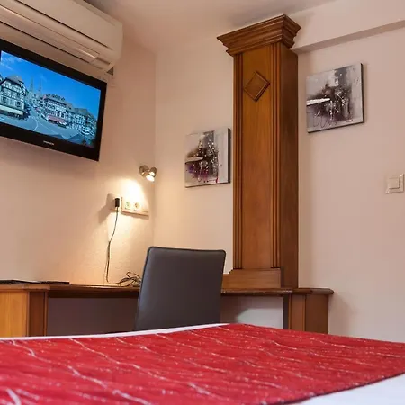 Logis De La Cloche Szálloda 3*