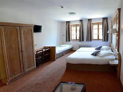 Отель Logis De La Cloche 3*