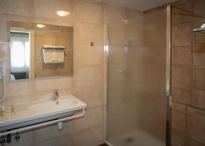 De La Cloche Hotel 3*