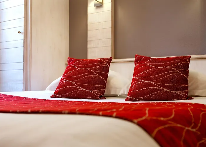 De La Cloche Hotel 3*